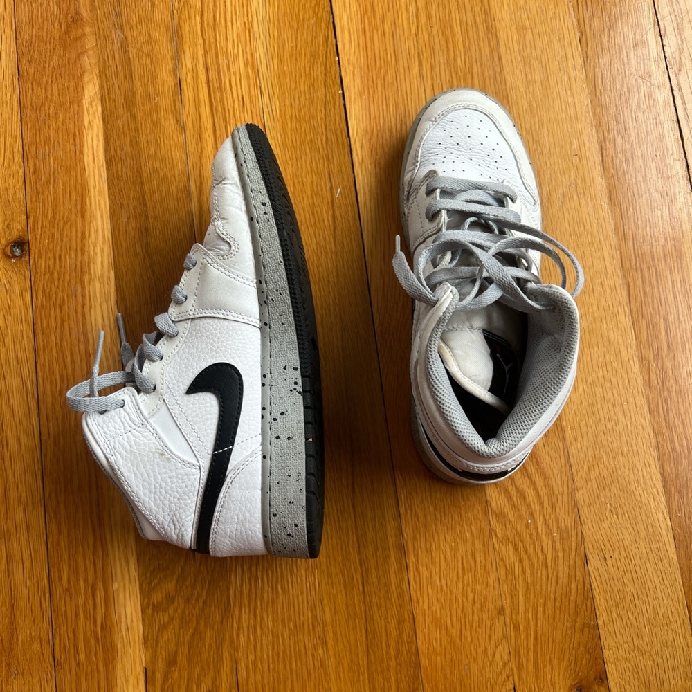 Nike Kids White and Black Sneakers